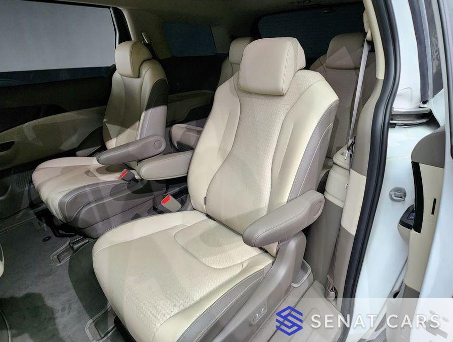 Kia Carnival 9-Seater Prestige 2WD