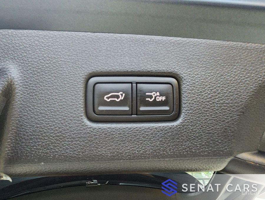 Kia Carnival 9-Seater Signature 2WD