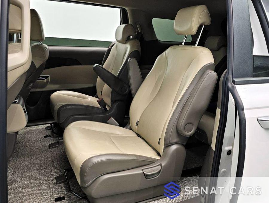 Kia Carnival 9-Seater Prestige 2WD