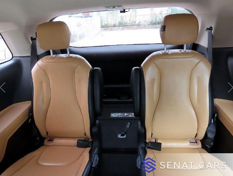 Kia Carnival 9-Seater Prestige 2WD