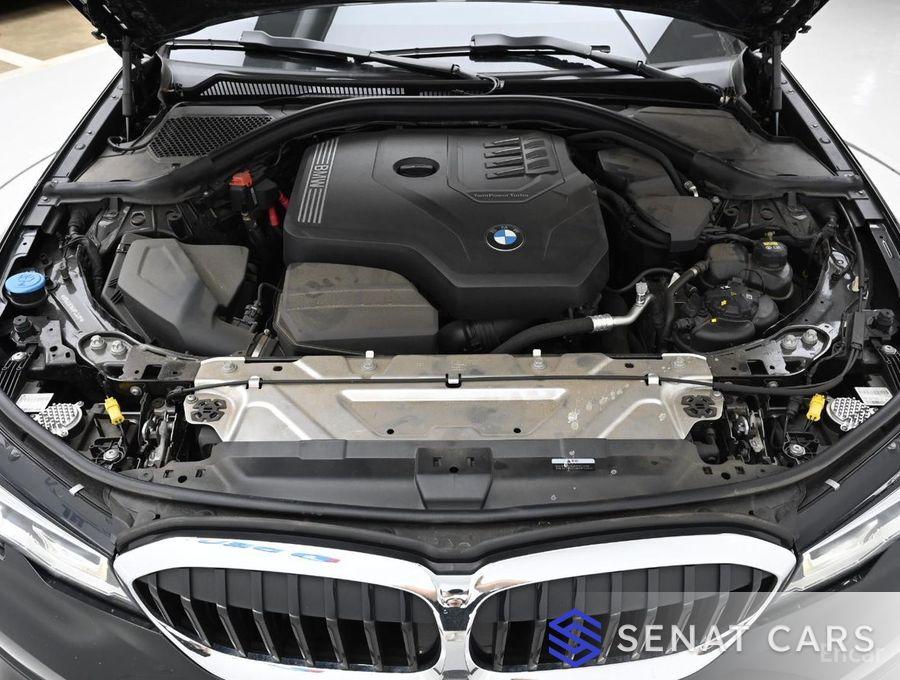 BMW 3-Series 320i 2WD