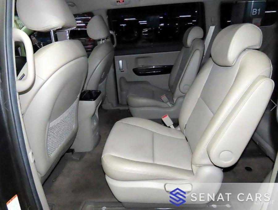 Kia Carnival 9-Seater Prstige 2WD