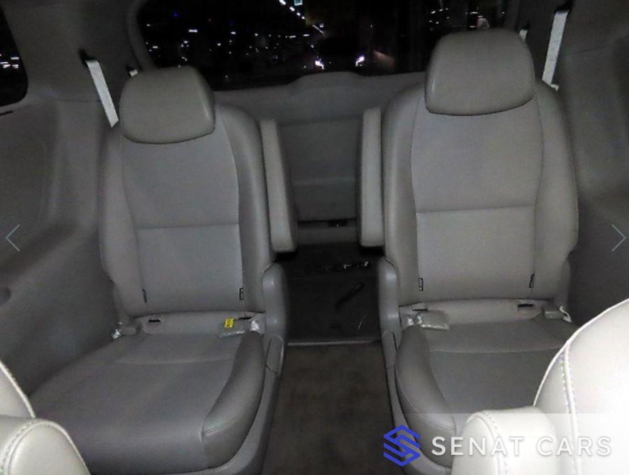 Kia Carnival 9-Seater Prstige 2WD