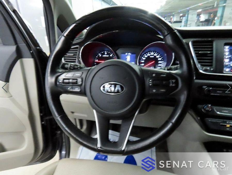 Kia Carnival 9-Seater Prstige 2WD