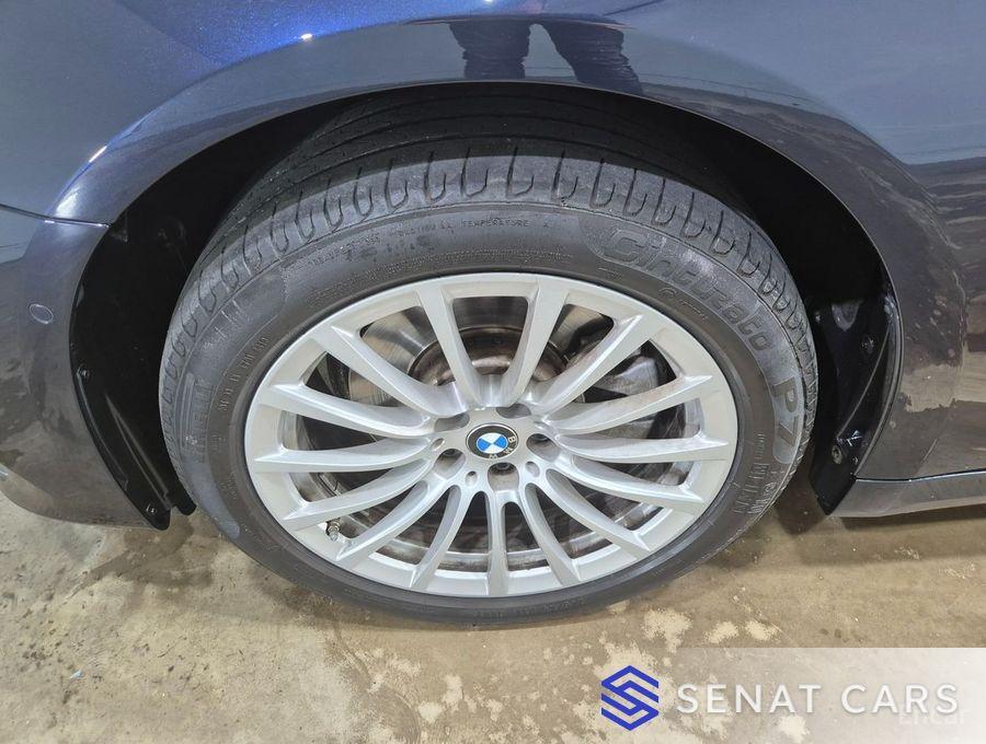 BMW 5-Series 520i Luxury 2WD