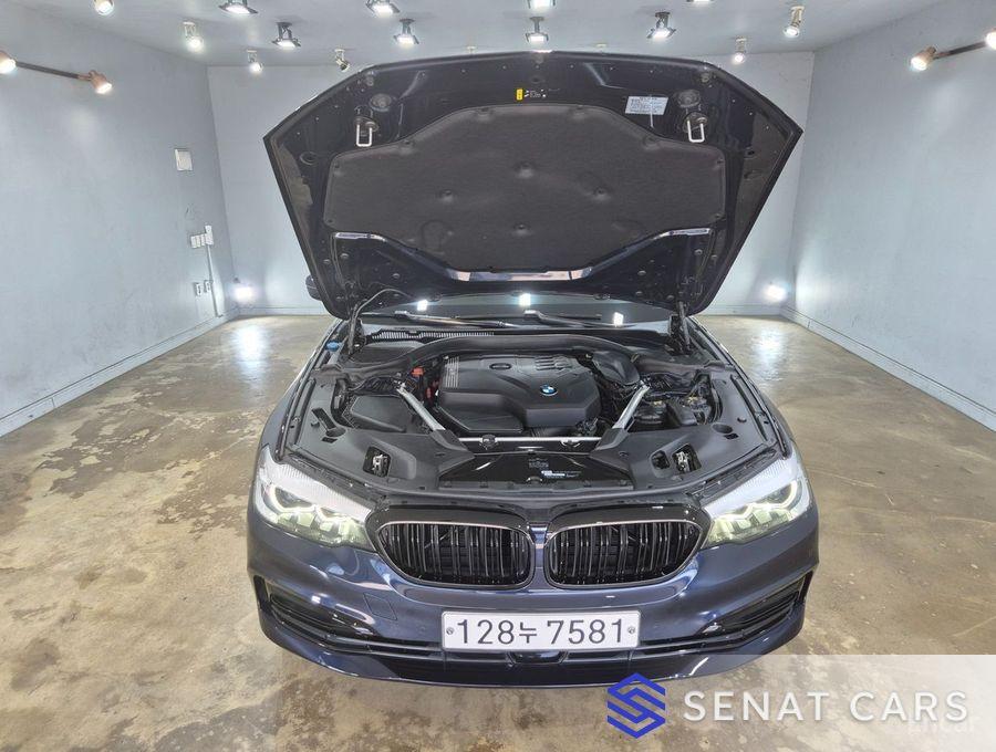 BMW 5-Series 520i Luxury 2WD