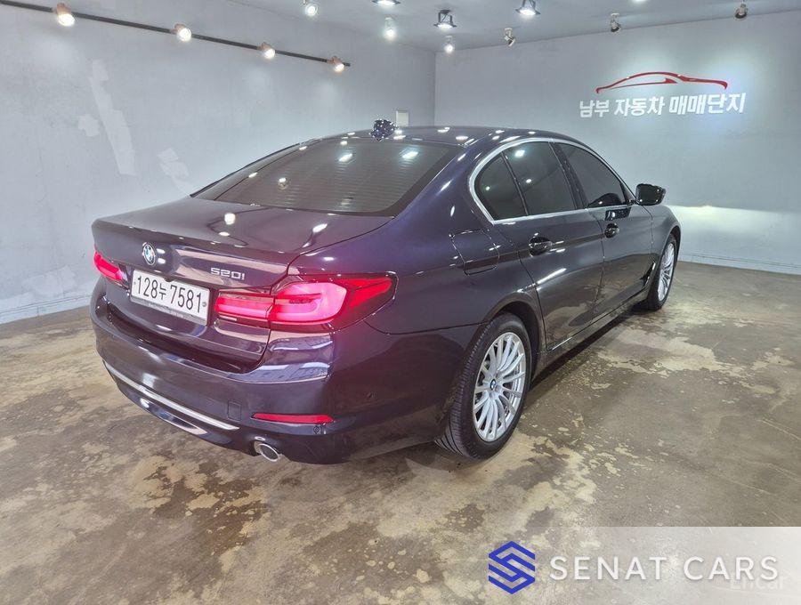 BMW 5-Series 520i Luxury 2WD