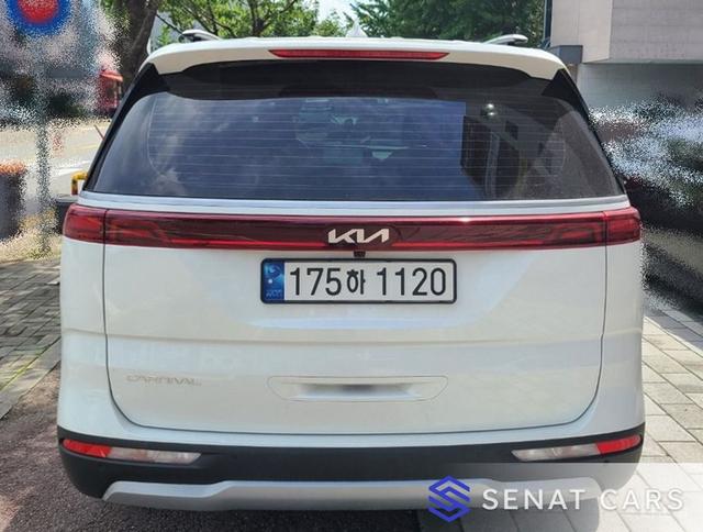 Kia Carnival 9-Seater Prestige 2WD