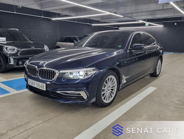 BMW 5-Series 520i Luxury 2WD