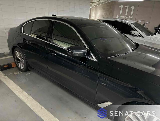 BMW 5-Series 520i Luxury 2WD