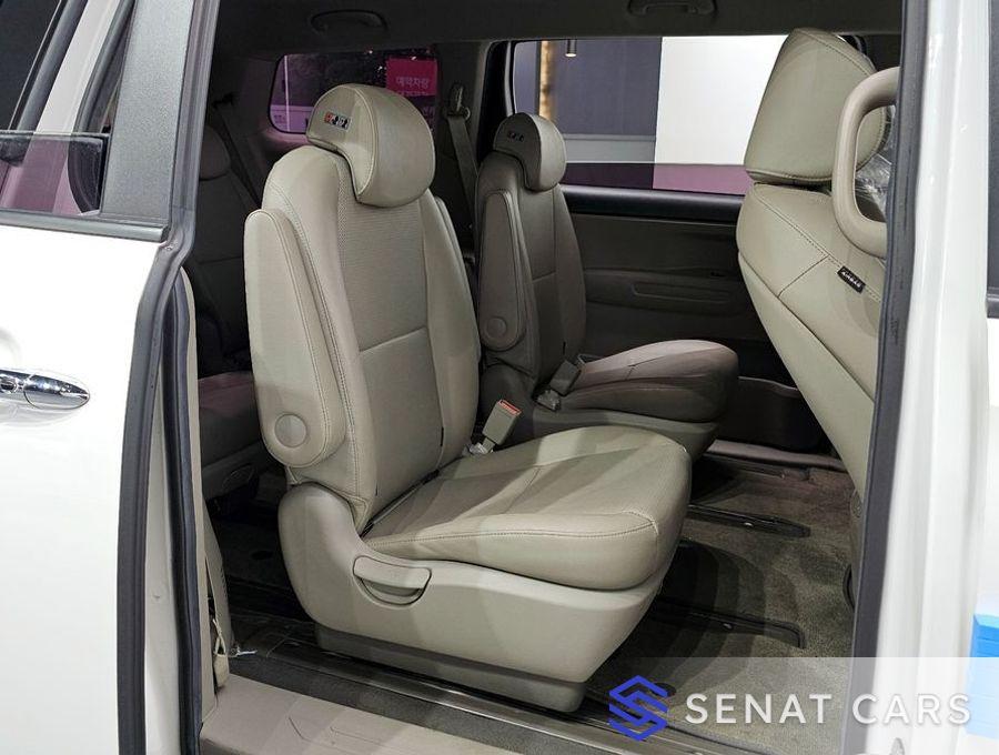 Kia Carnival 9-Seater Luxury 2WD