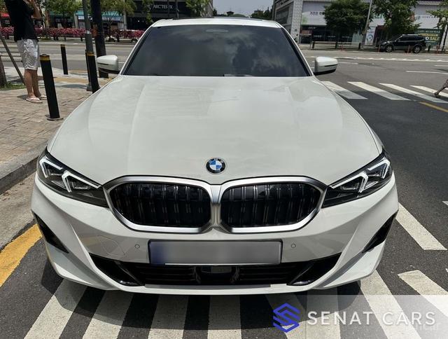 BMW 3-Series 320i 2WD