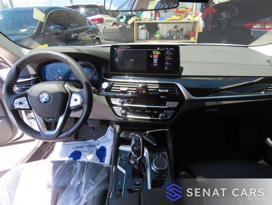 BMW 5-Series 520i Luxury 2WD