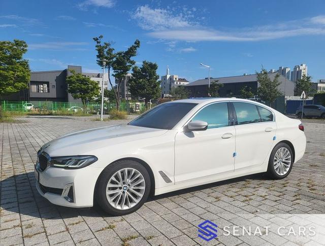 BMW 5-Series 520i Luxury 2WD