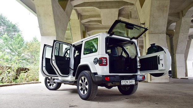 Тест-драйв Jeep Wrangler Overland Power Top