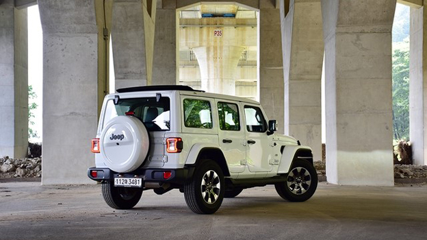 Тест-драйв Jeep Wrangler Overland Power Top