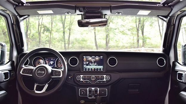 Тест-драйв Jeep Wrangler Overland Power Top