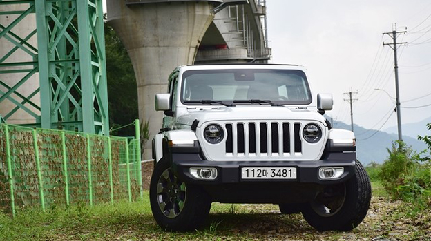 Тест-драйв Jeep Wrangler Overland Power Top