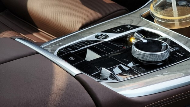 Тест-драйв BMW X7 LCI Xdrive40i: смелые изменения — это выражение уверенности.