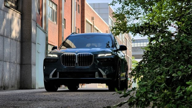 Тест-драйв BMW X7 LCI Xdrive40i: смелые изменения — это выражение уверенности.