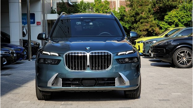 Тест-драйв BMW X7 LCI Xdrive40i: смелые изменения — это выражение уверенности.